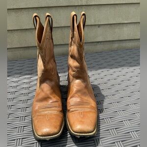Ariat boots size 8B